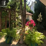 招待所 Suzana Garden 4*