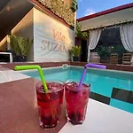 Suzana Garden 招待所 4*