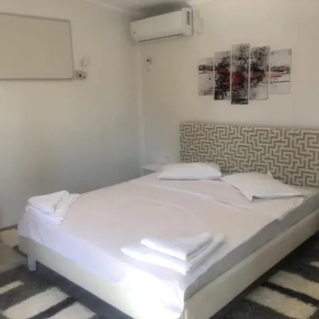 Pensión Suzana Garden 4*