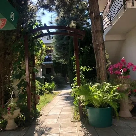 Suzana Garden Pensión