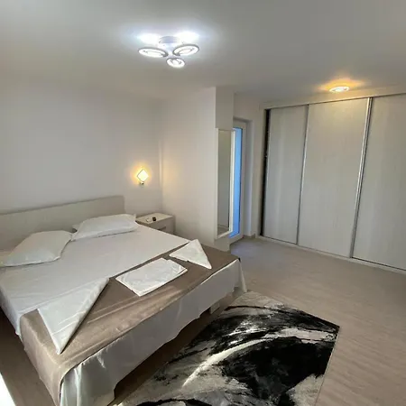 Suzana Garden 维纳斯