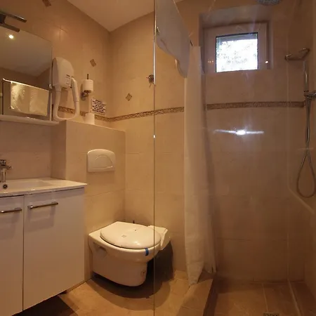 Pensión Suzana Garden 4*