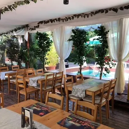 Suzana Garden Pensiune Venus