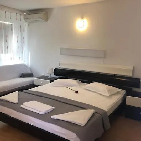 Suzana Garden Pensiune Venus